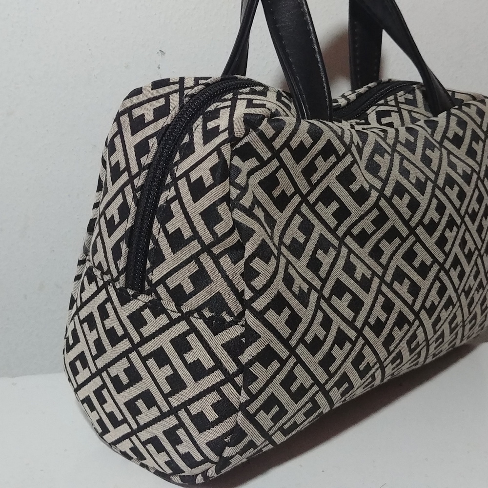 Tommy Hilfiger signature makeup bag - Picture 5 of 8